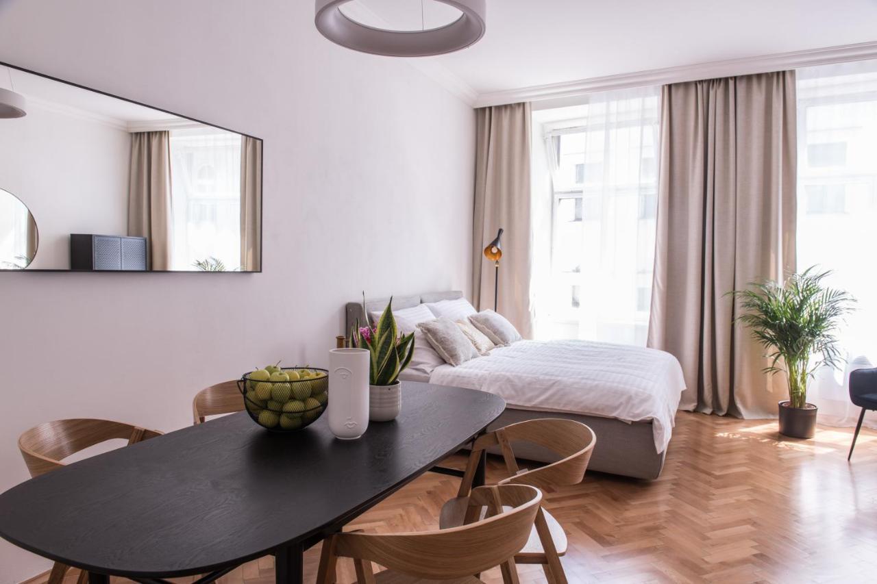 New Design Apt - Central Location Wenceslas Square Praga Exterior foto